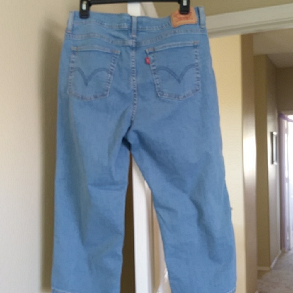 Levis 512 perfectly slimming capris - Picture 4 of 7